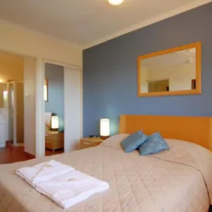 https://reefside-villas-airlie-beach.queenslandhotels.net